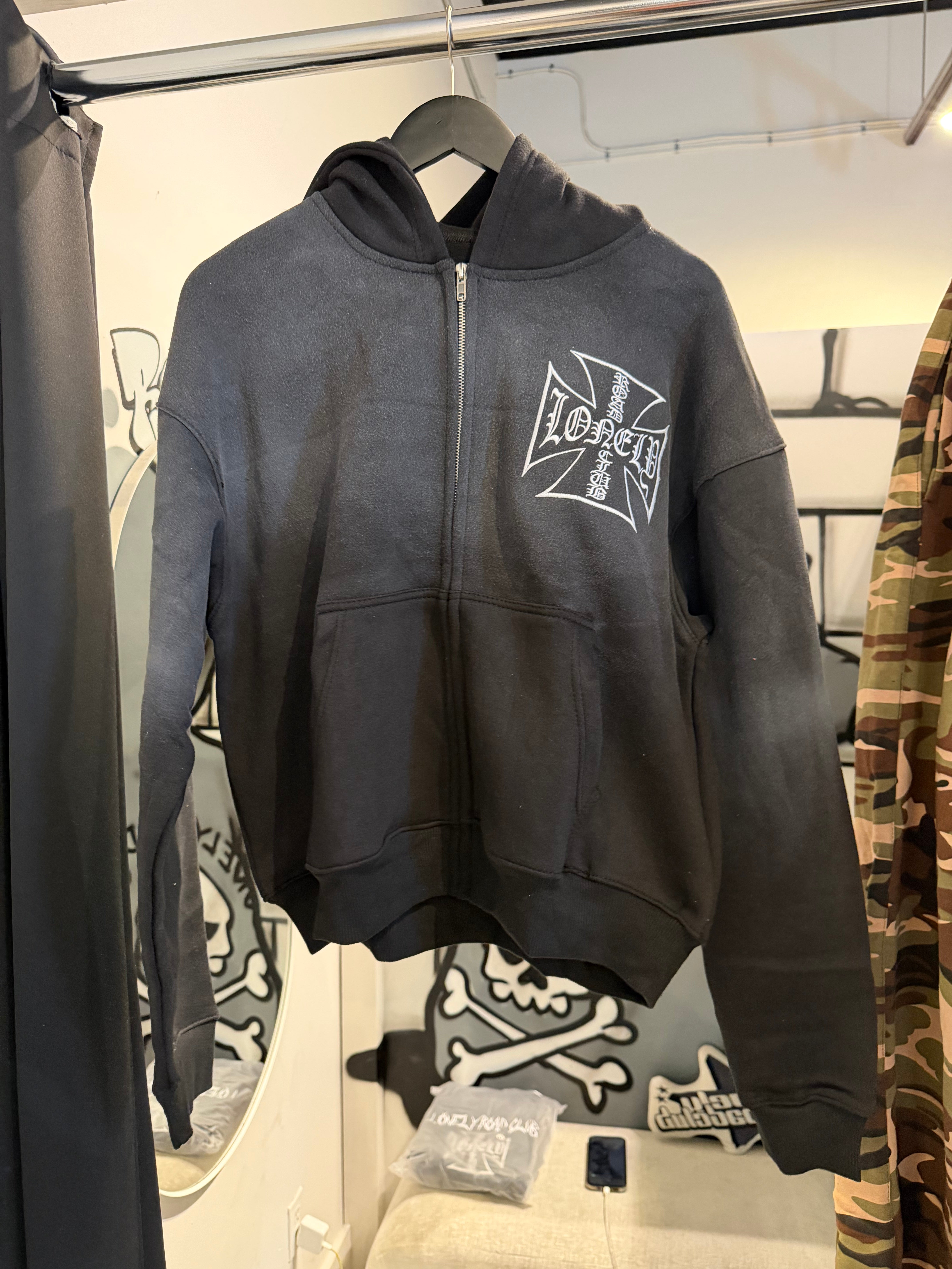 EMBROIDERD CROSS ZIP-UP HOODIE WASHED BLACK