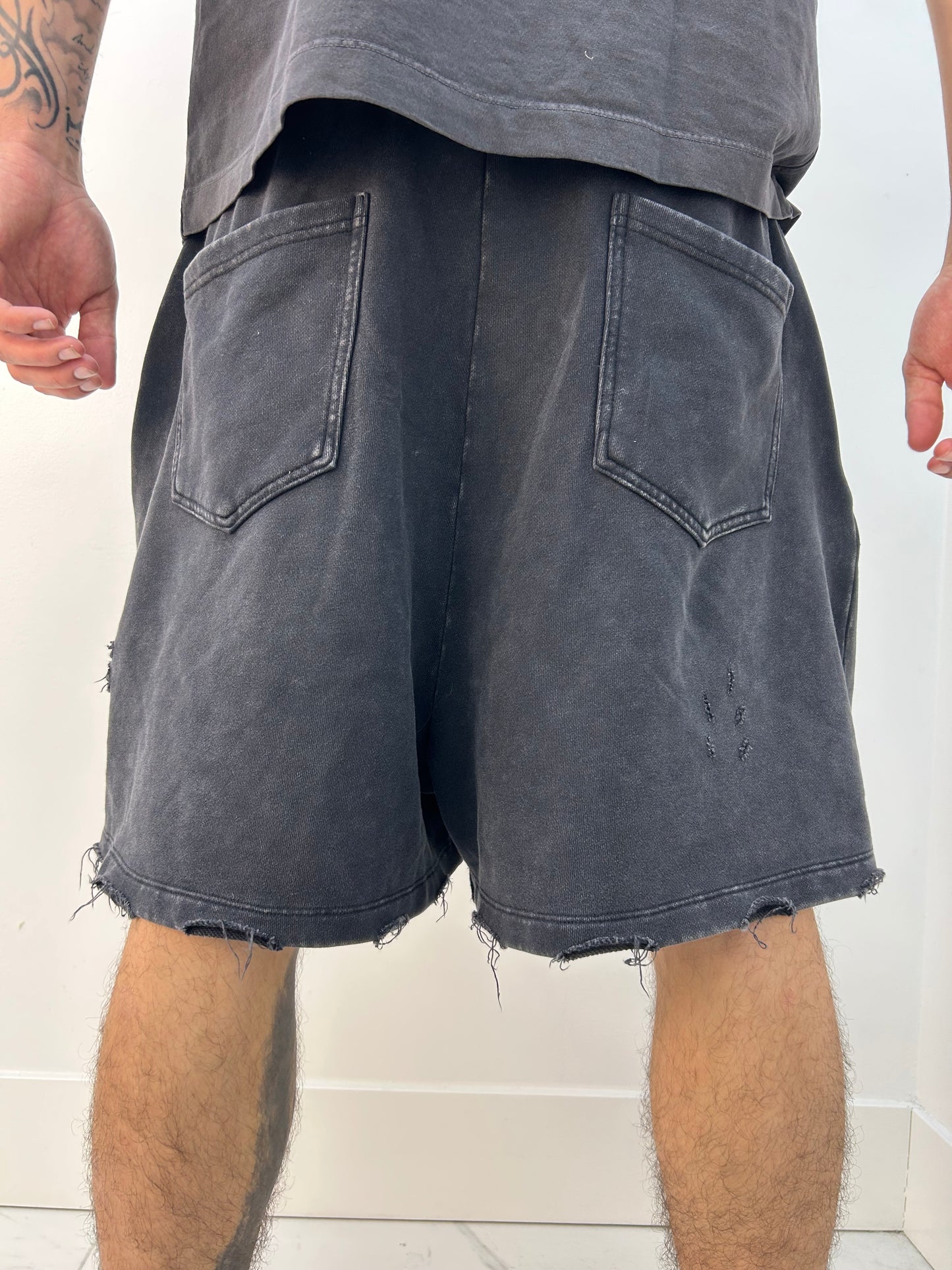 3D LOGO SHORTS DISTRESSED BLACK