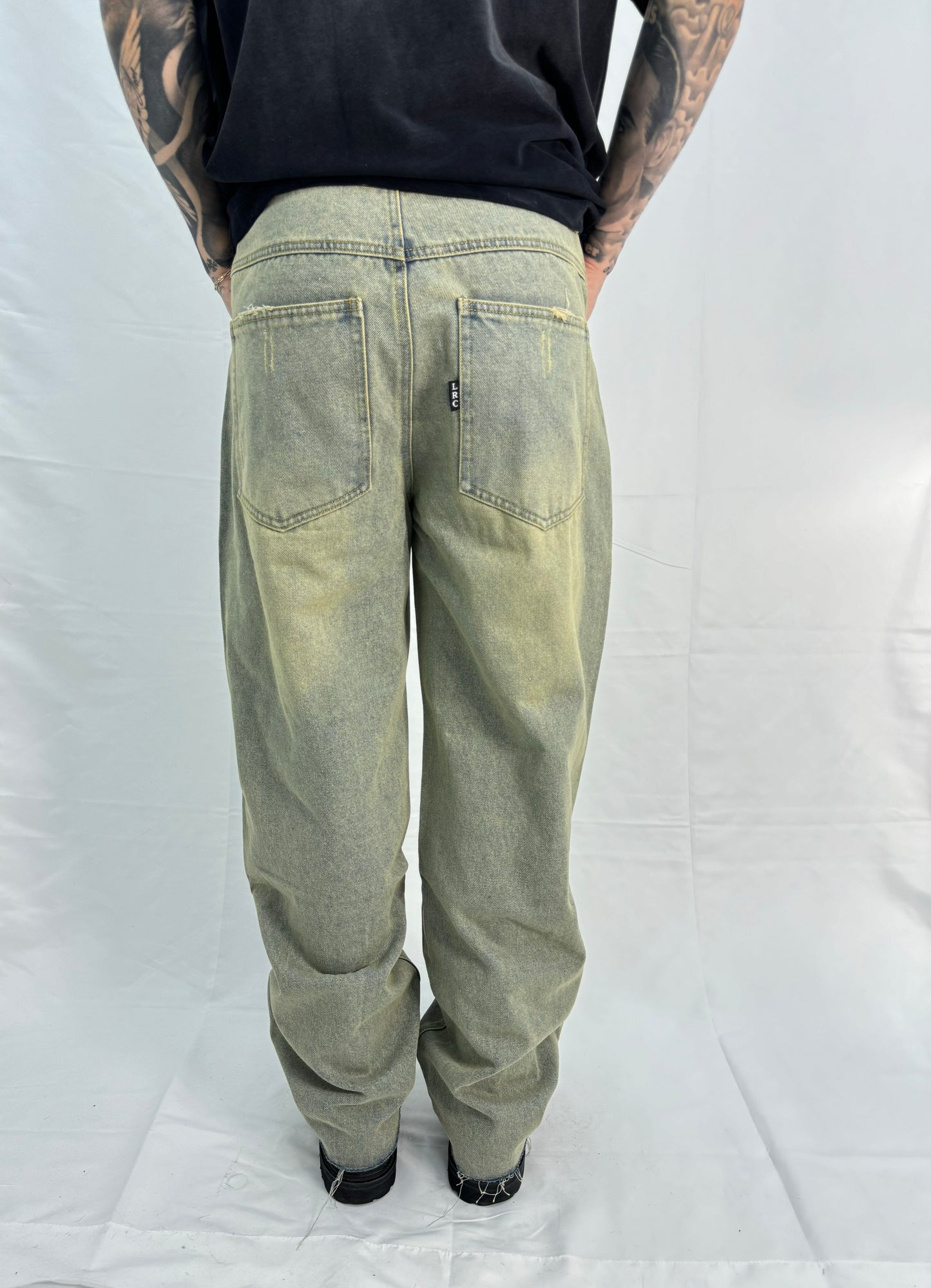 SAND WASH 002 DISTRESSED DENIM