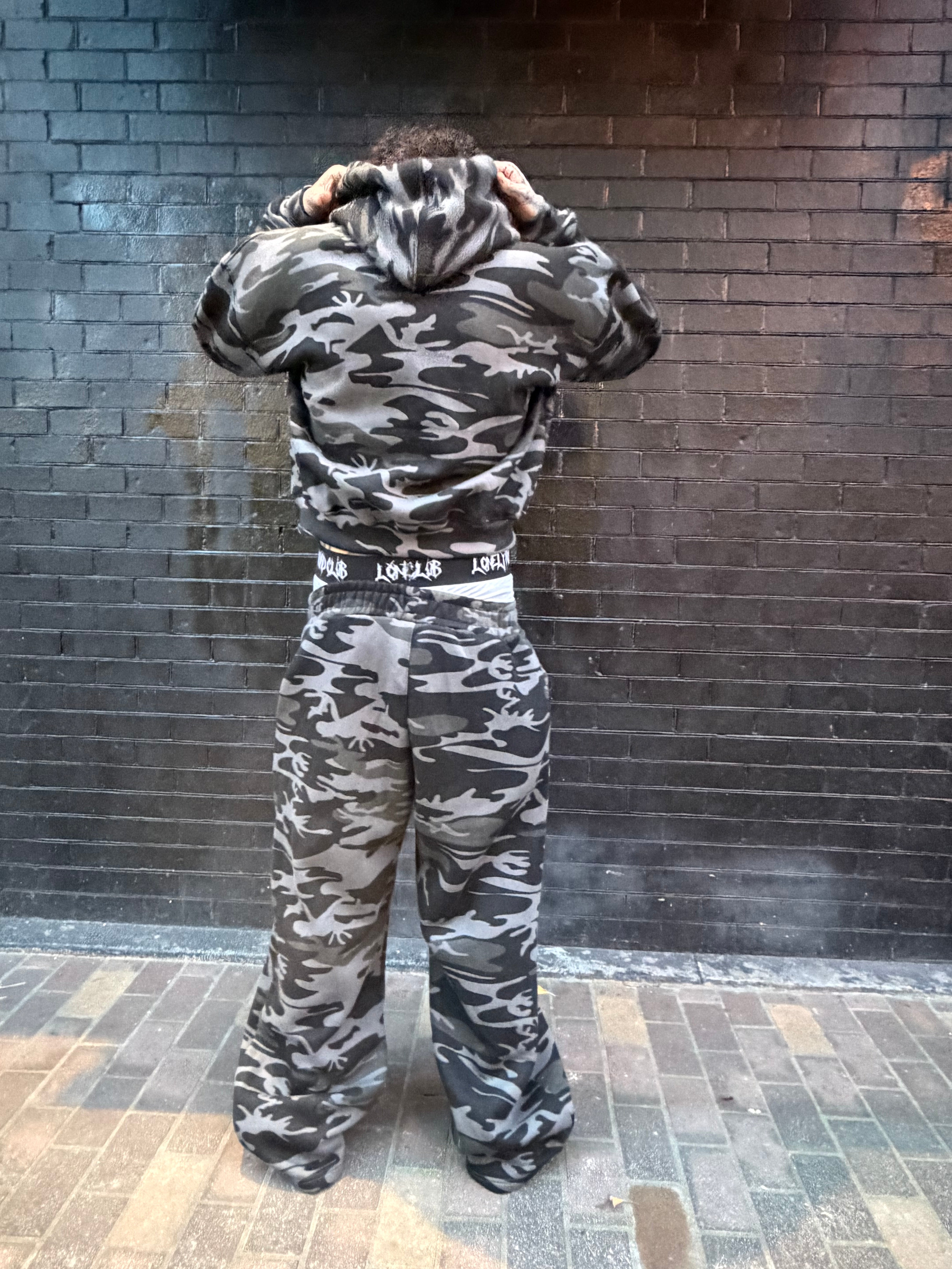 BLACK CAMO EMBROIDERED SKULL SWEATPANTS