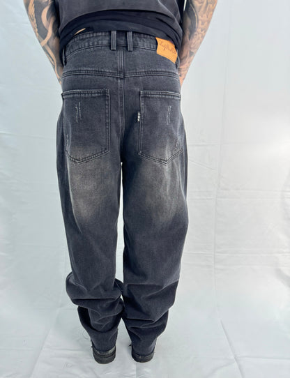 BLACK WASH 002 DISTRESSED DENIM