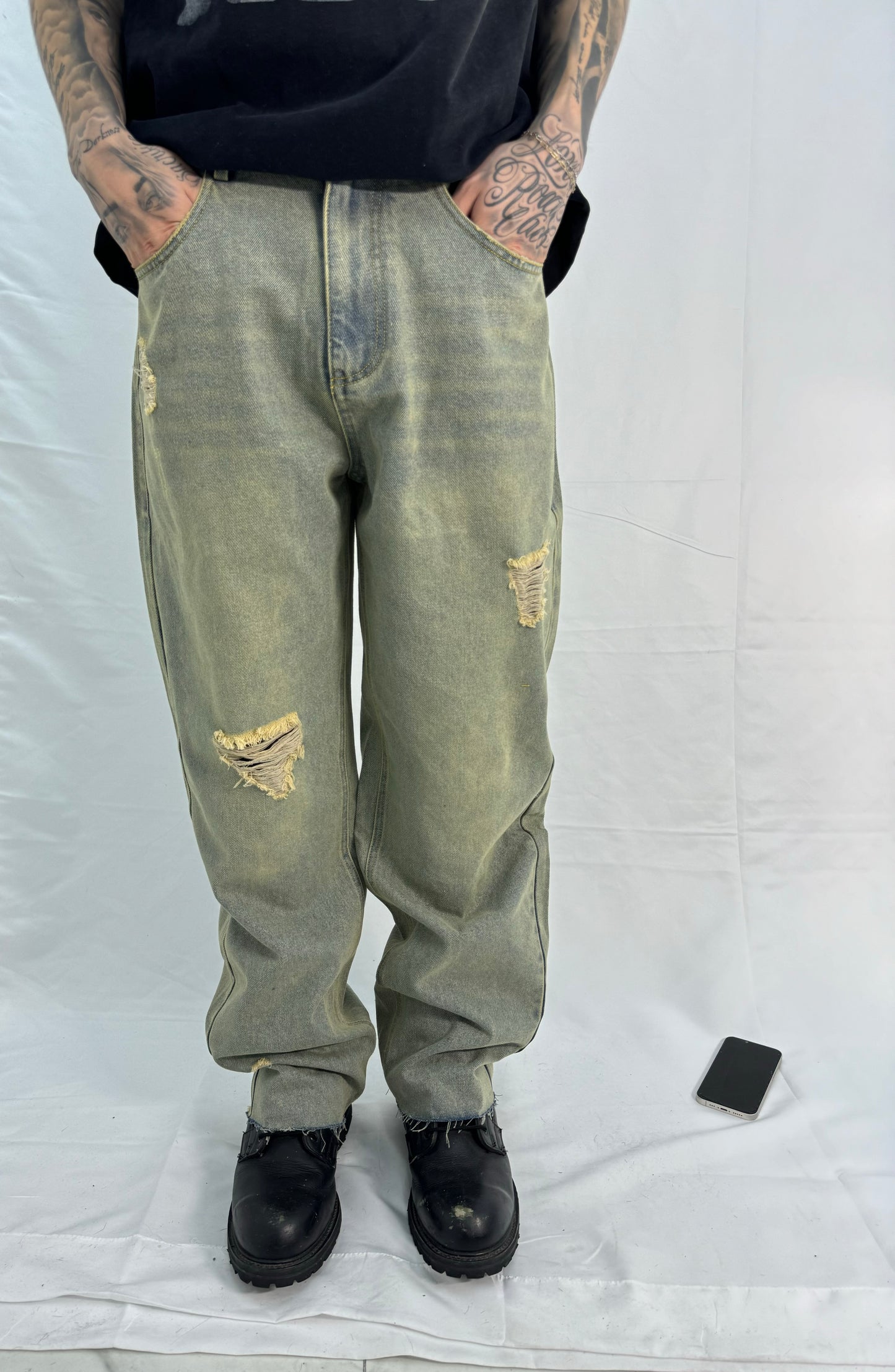 SAND WASH 002 DISTRESSED DENIM