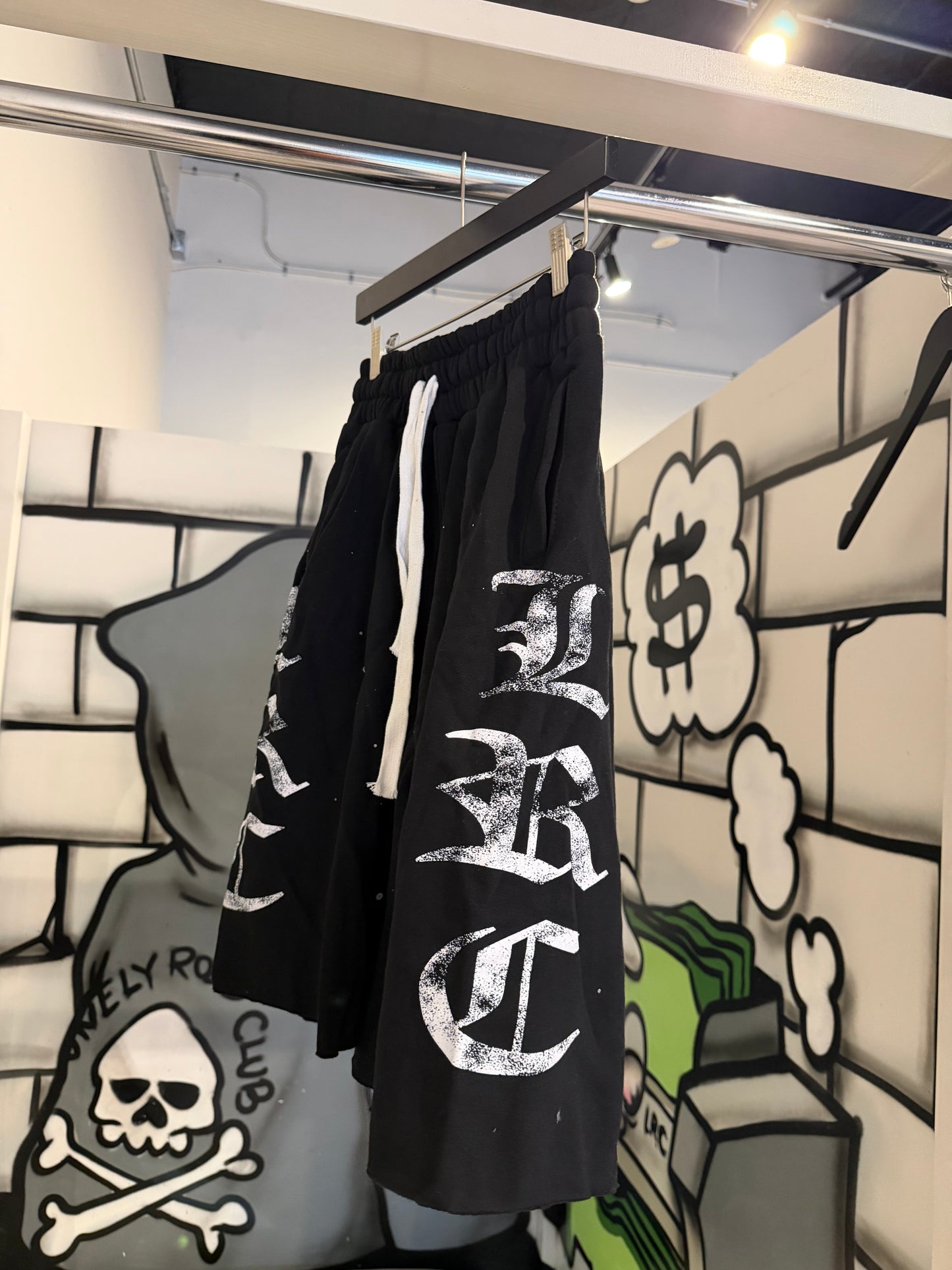BAGGY LRC SWEAT-SHORTS BLACK
