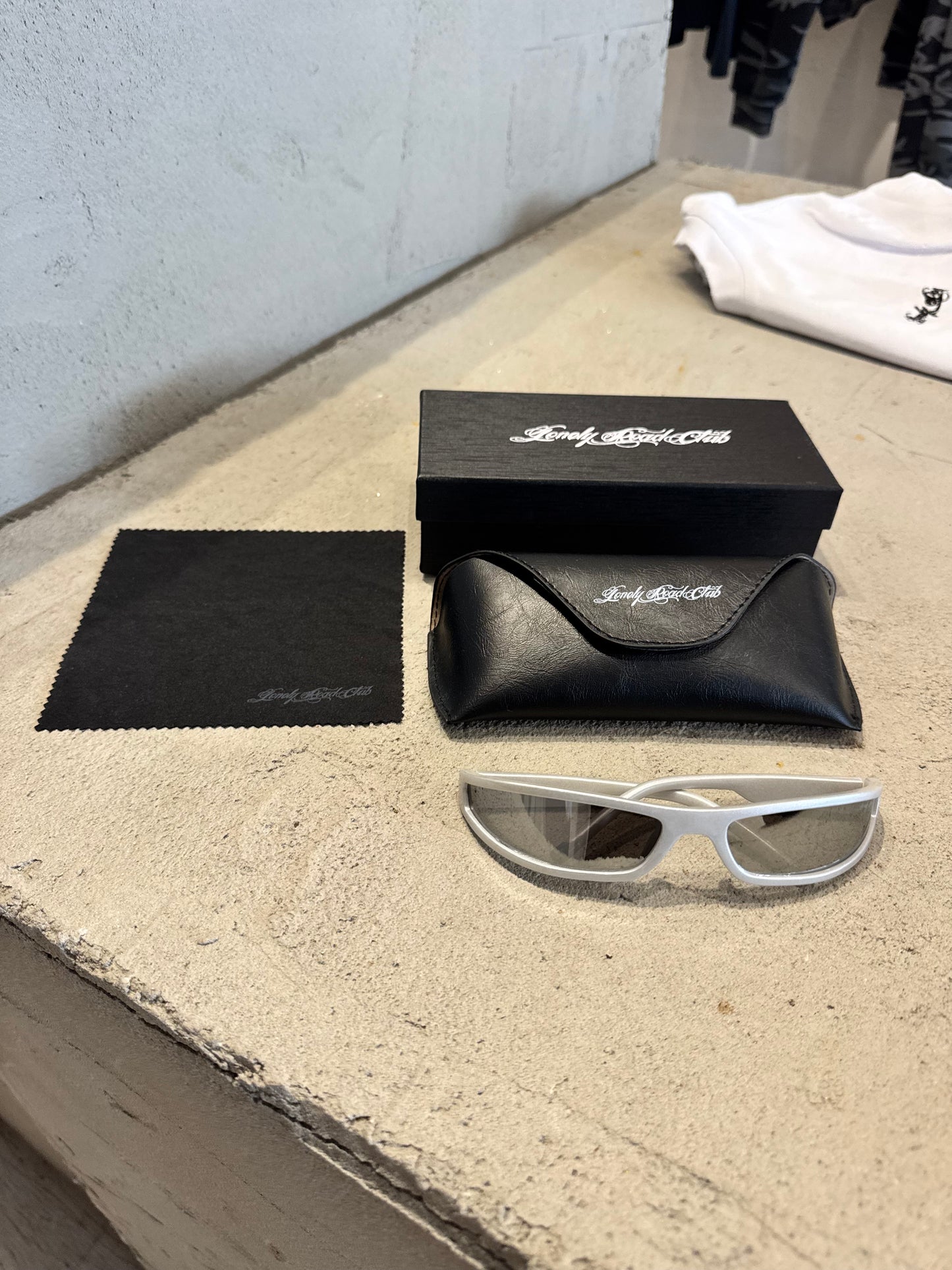 LOW CUT SUNGLASSES SILVER WITH SILVER LENSES