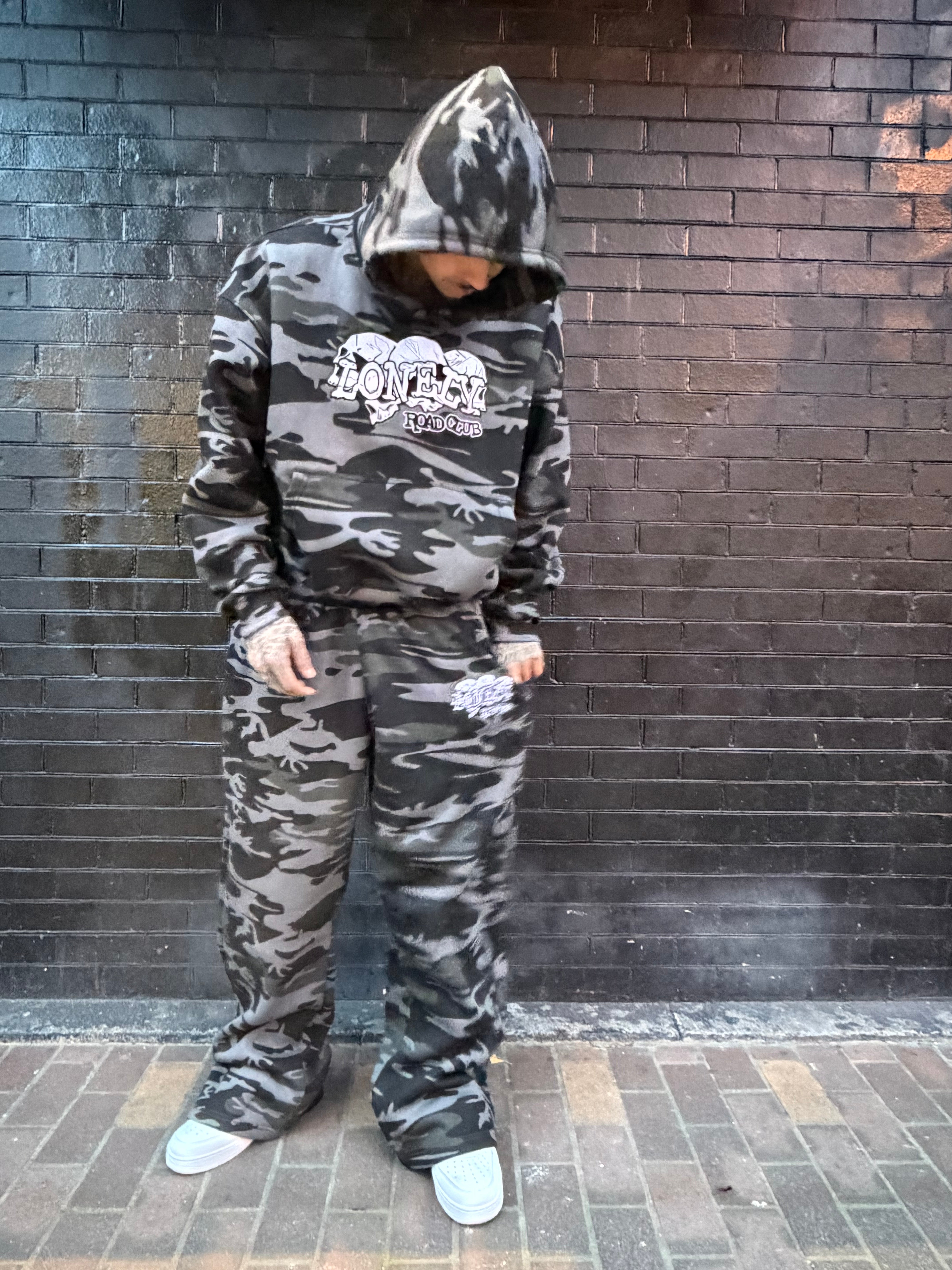 BLACK CAMO EMBROIDERED SKULL SWEATPANTS
