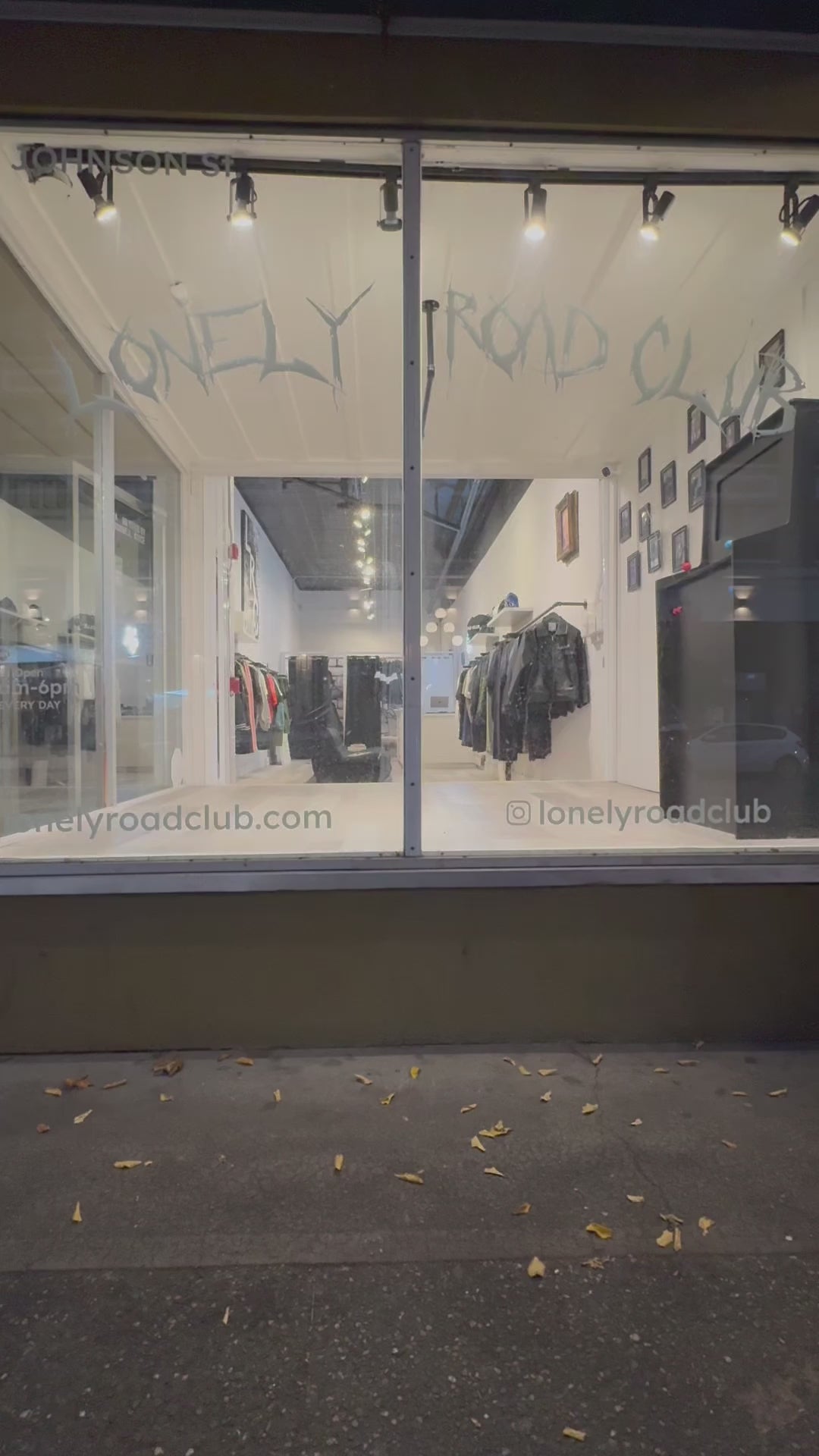 ARCTIC PUFFER JACKET WITH HOOD